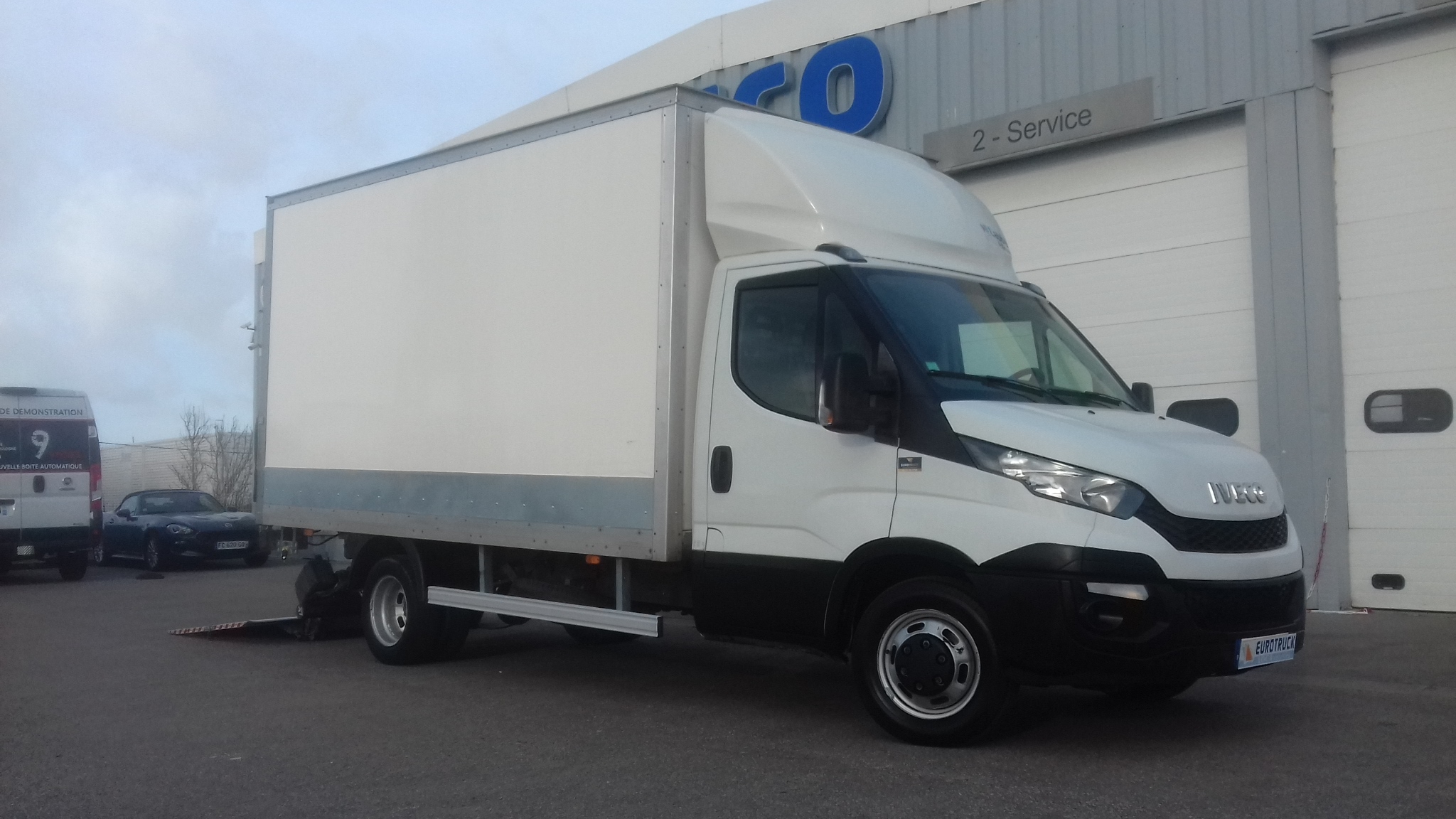 IVECO DAILY CAISSE 20M3 HAYON 3.0 LITRES