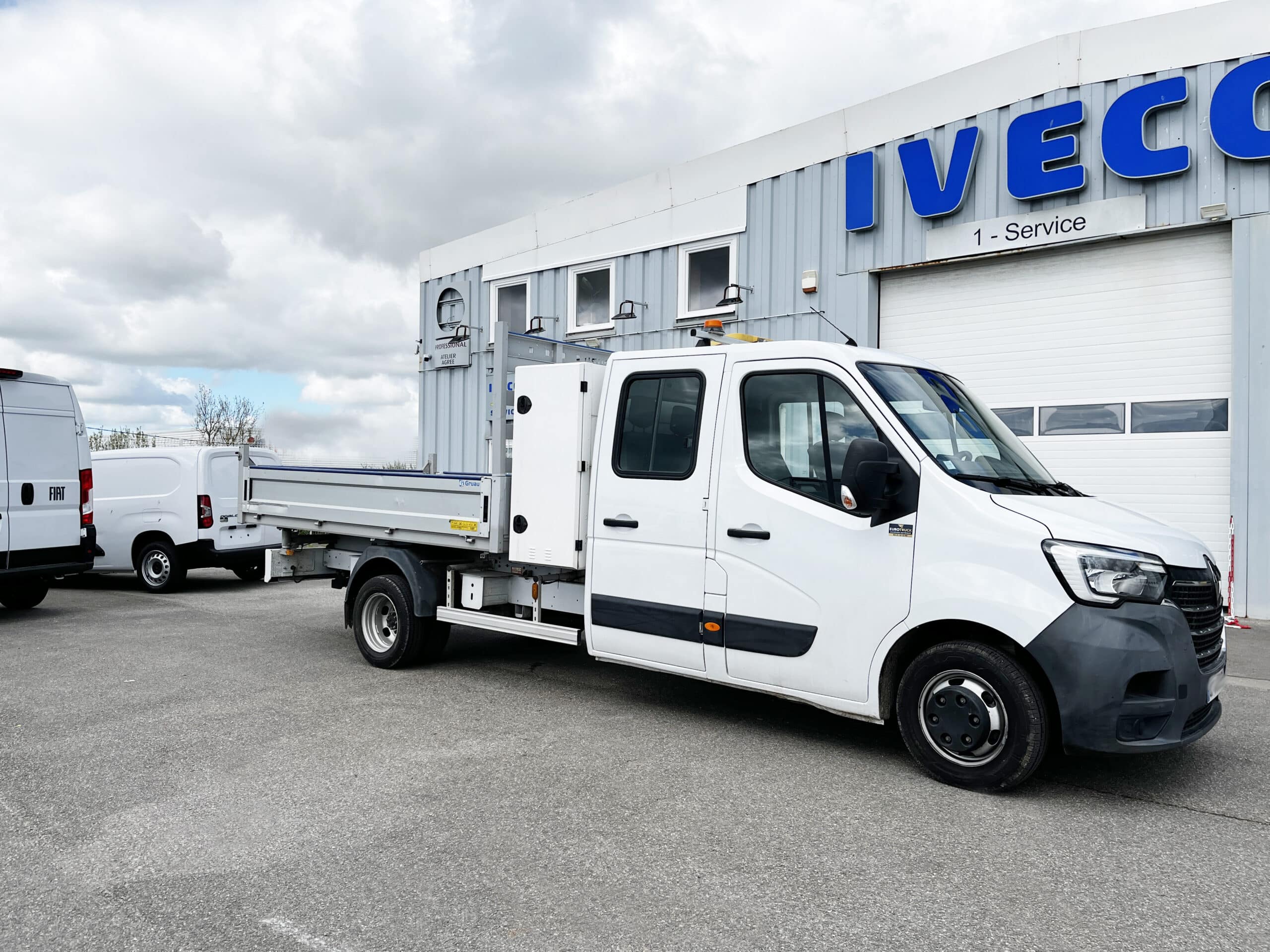 RENAULT Master 6 places Benne et Coffre